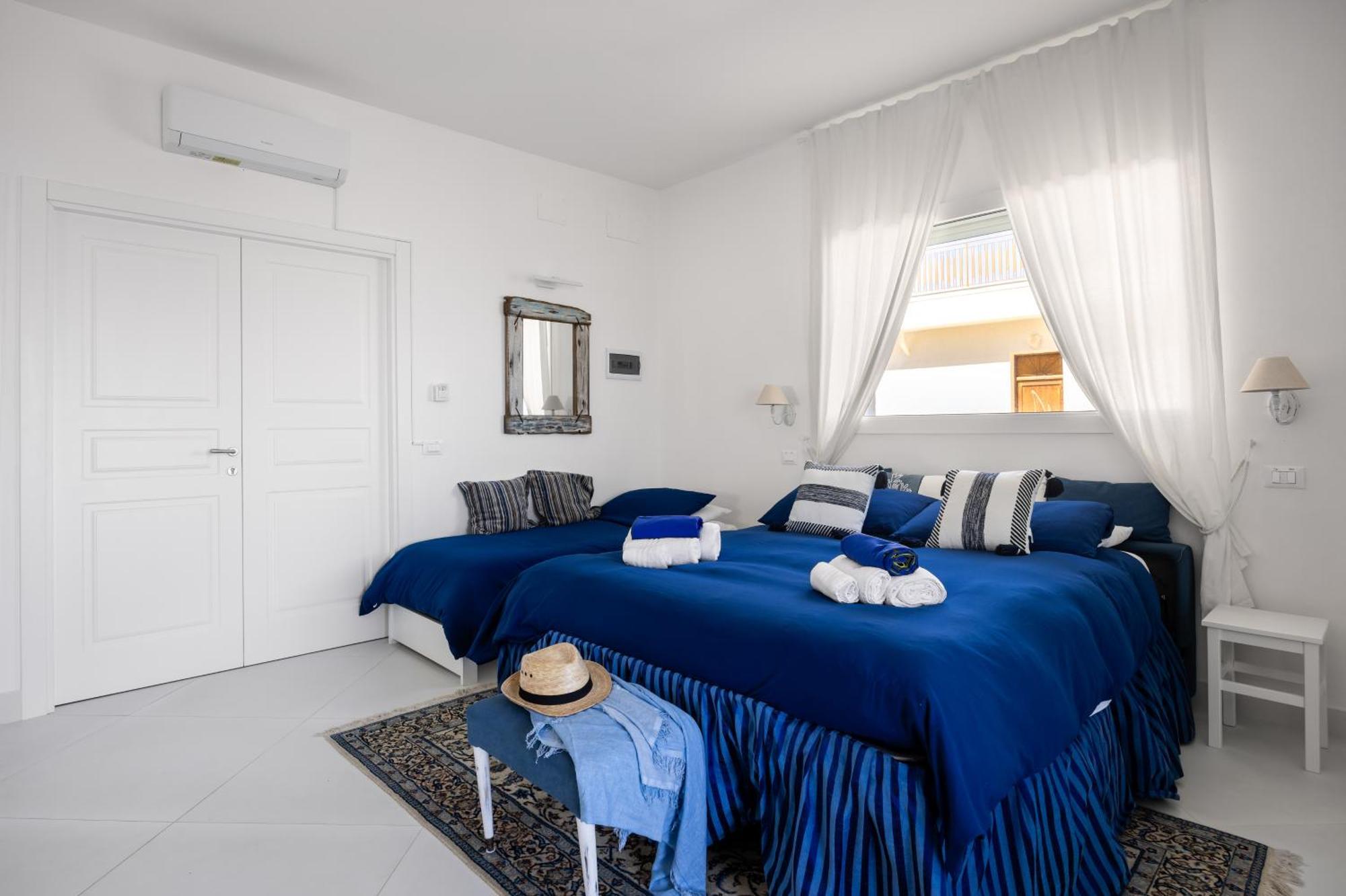 Blue Life, Sea-Luxury Rooms On The Beach Between Palermo And Cefalu' Casteldaccia Room photo